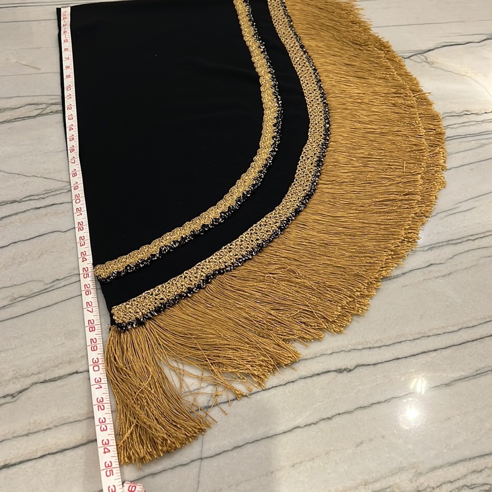 Vintage Austrian Black & Gold Shawl with Pattern and Fringe 100% virgin wool - Picture 12 of 16